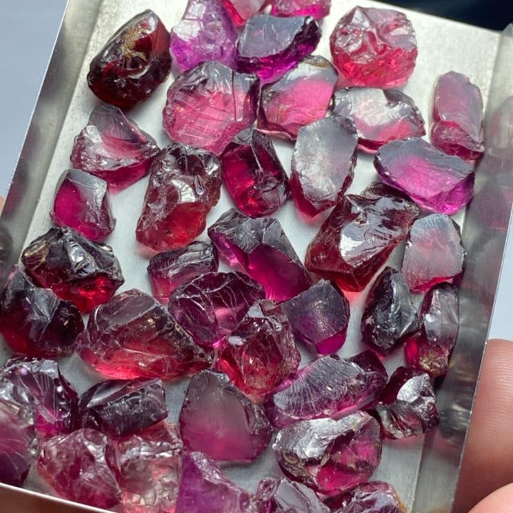 250 Carats Rough Facet Grade Rhodolite Garnets