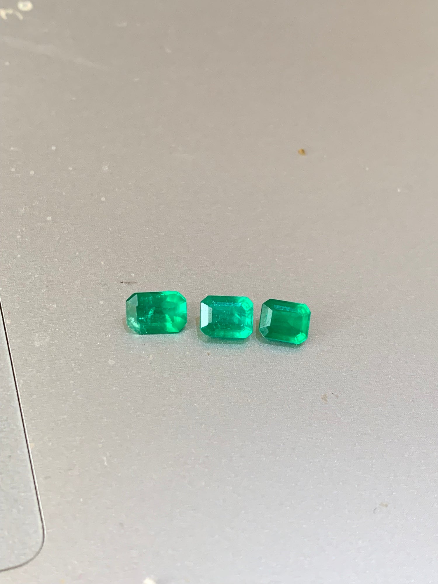 3 Pieces Vivid Green Panjshir Emerald Loose Stones Deal