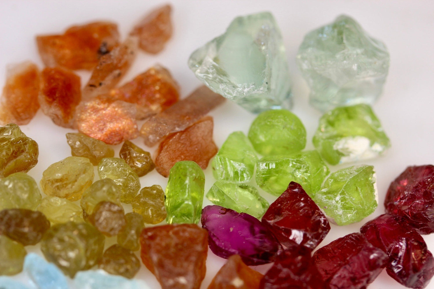 200 carats Facet Rough Combo Stone Deal Amethyst, Garnet, Sunstone, Peridot, Mali Garnet, Aquamarine