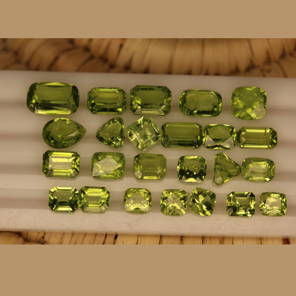 32 carats Natural Apple Green Peridots Stones