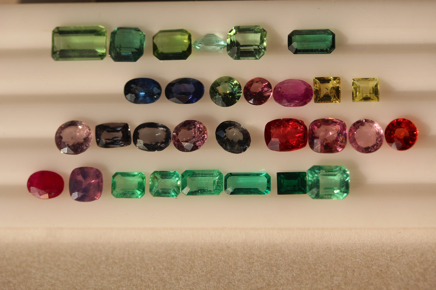 Precious Stones Deal Emeralds, Kashmir Sapphire / Ruby, Ceylon Sapphires, Tourmalines, Spinels