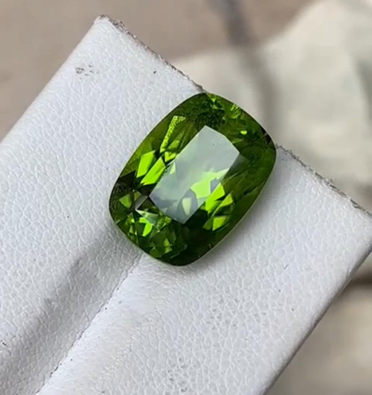 10 carats Natural Peridot Loose Stone from Supat