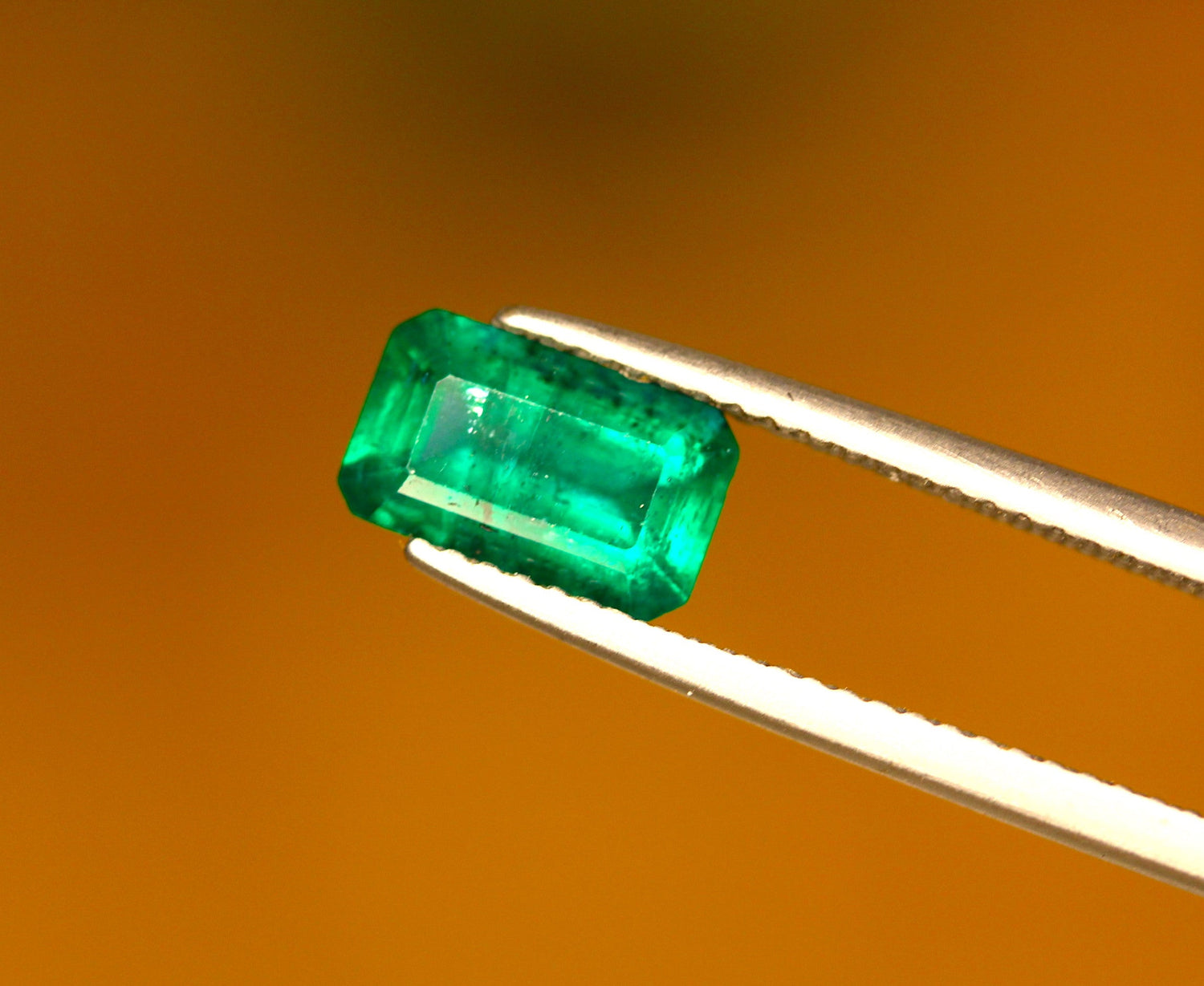 vivid green loose emerald stone