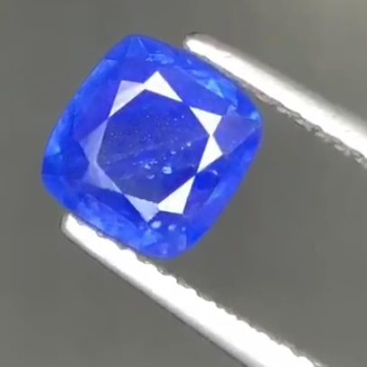 1.75 carats Corn Flower Blue Sapphire Stone