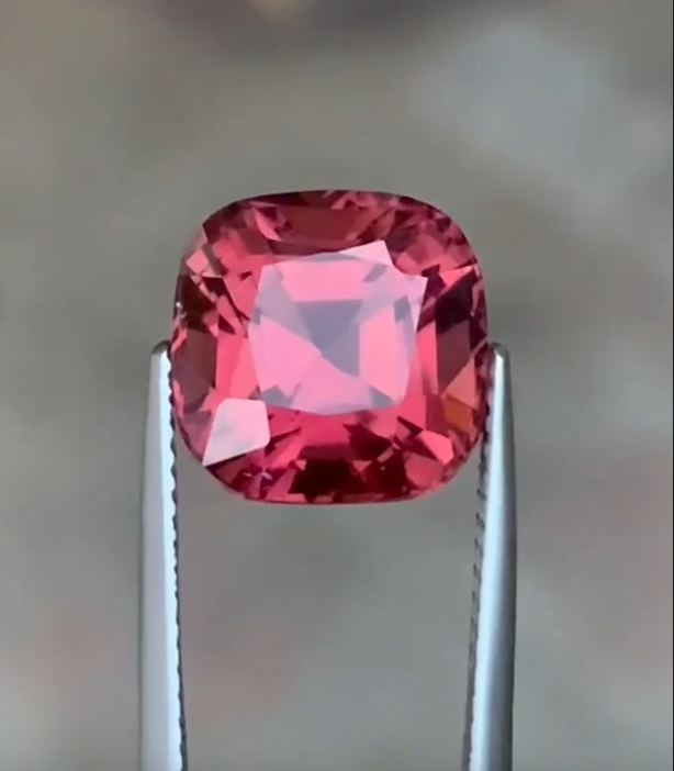 6.4 carats Pink Tourmaline Loose Stone