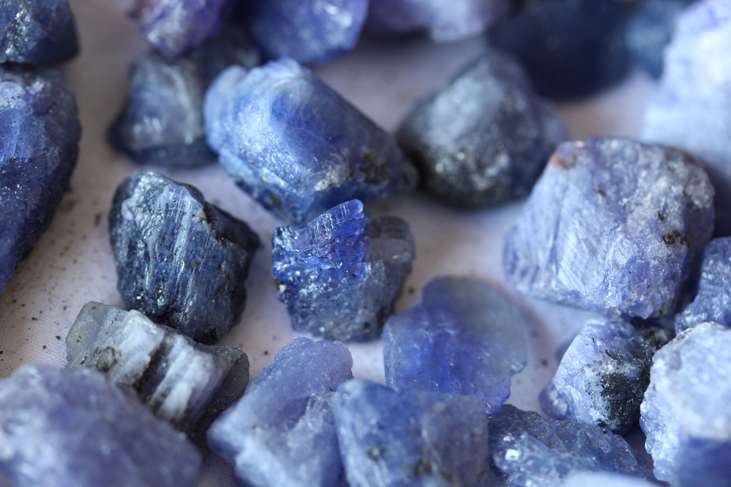 Tanzanite rough stones for purchase